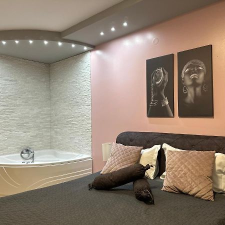 Room Jacuzzi “Athena” Szabadka Kültér fotó