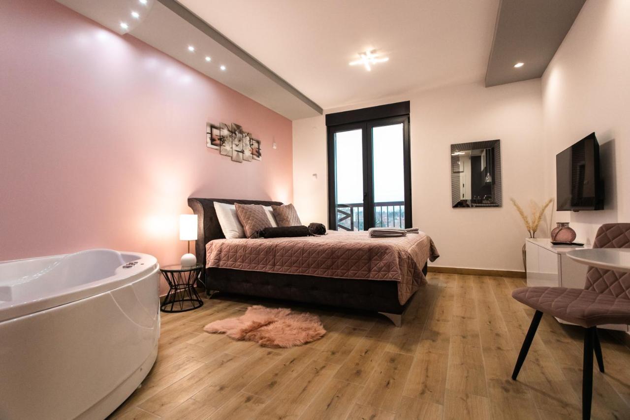 Room Jacuzzi “Athena” Szabadka Kültér fotó
