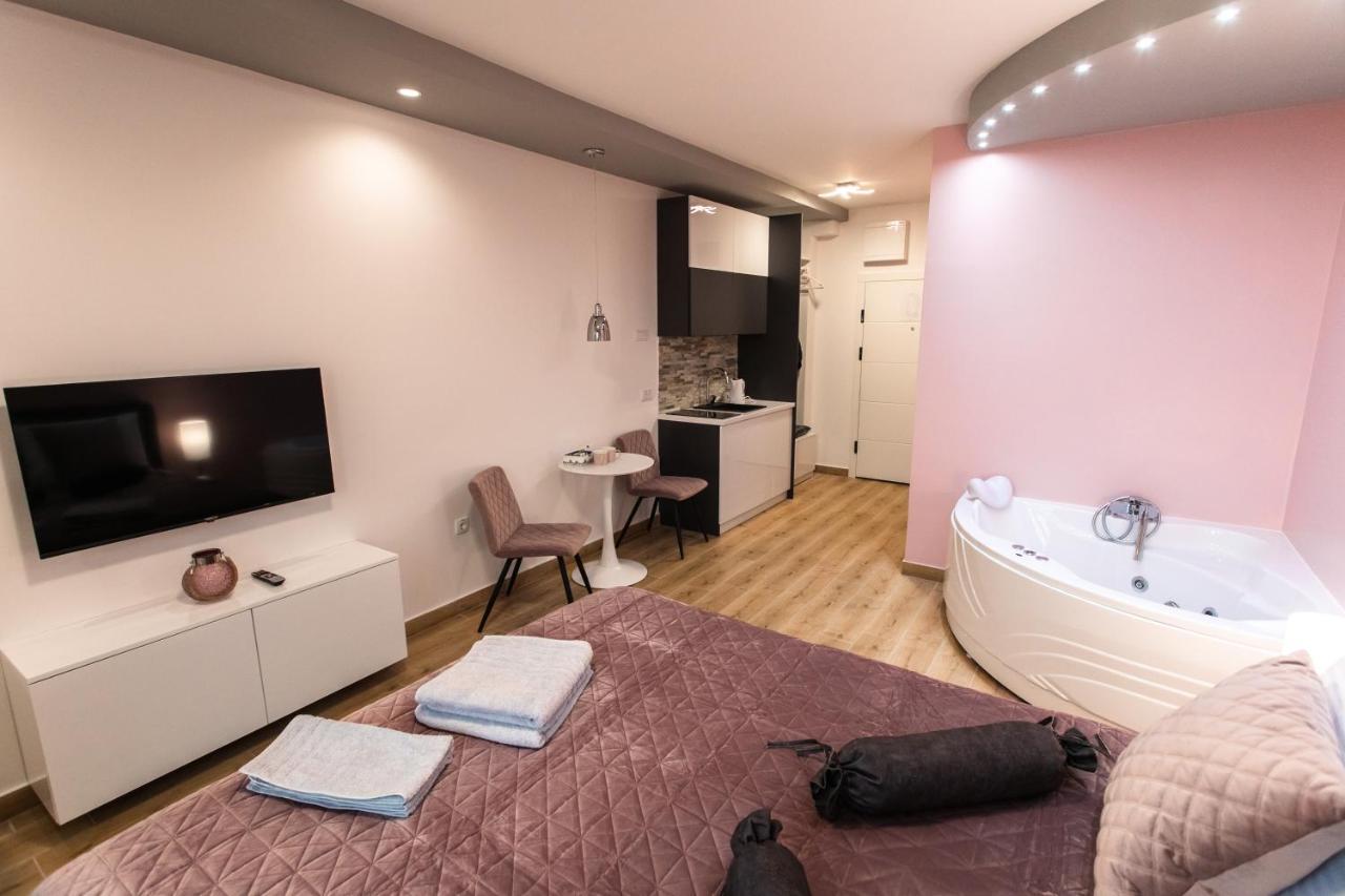 Room Jacuzzi “Athena” Szabadka Kültér fotó